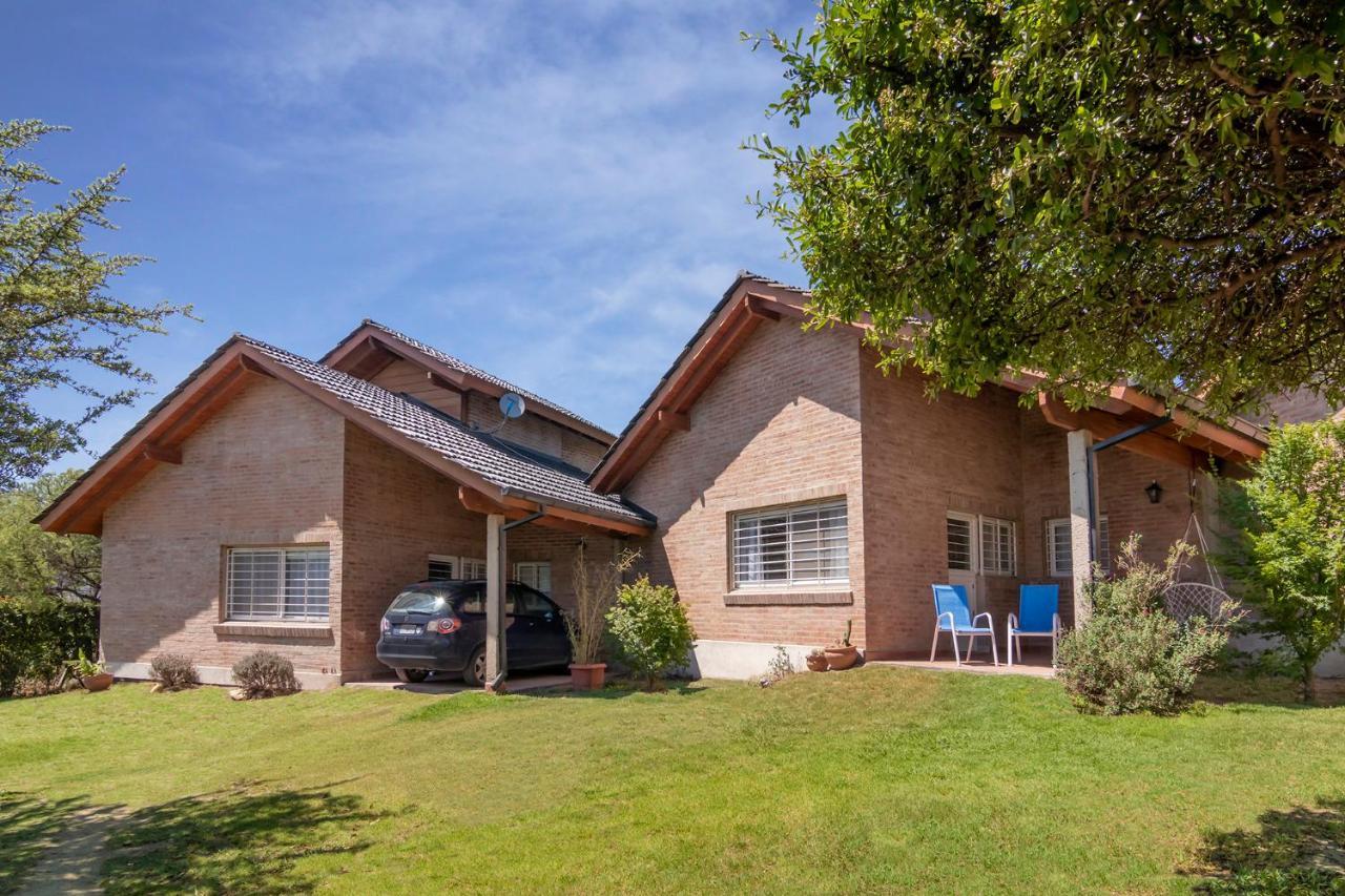 Casa Arboles De Tala Con Parque Amplio * Villa General Belgrano