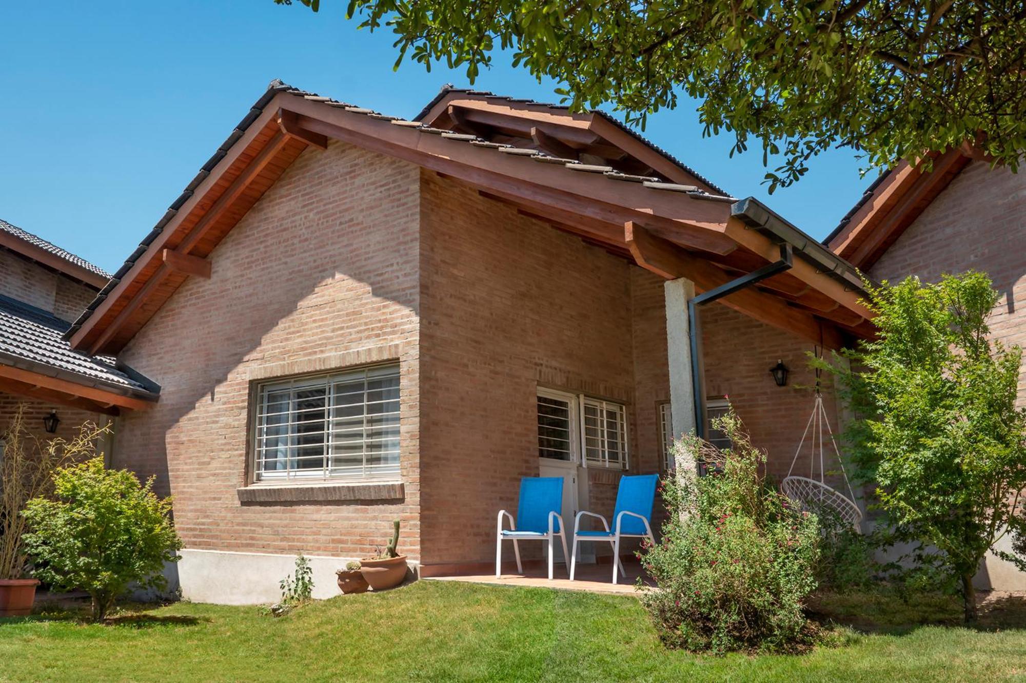 Casa Arboles De Tala Con Parque Amplio